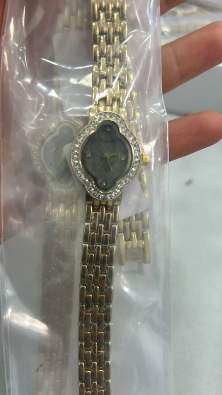 ساعة نسائية دائرية مع زركون